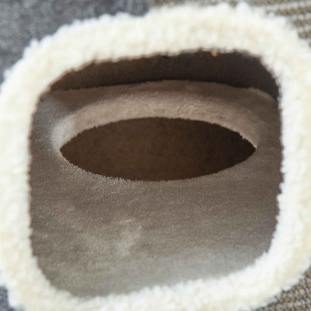 Multi level access in 72cm tall cat scratching barrel