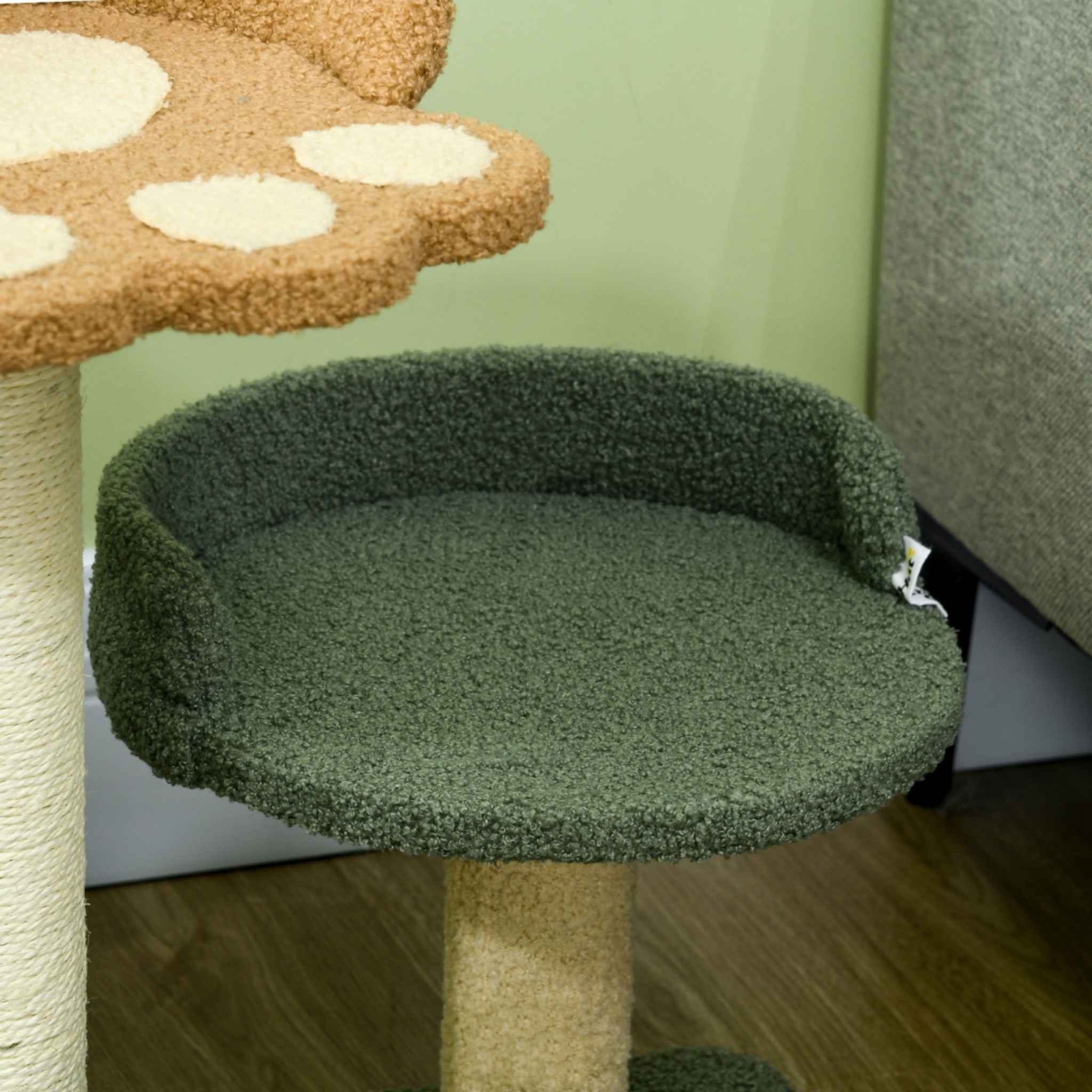 Platform for multi coloured multi level cat scratcher